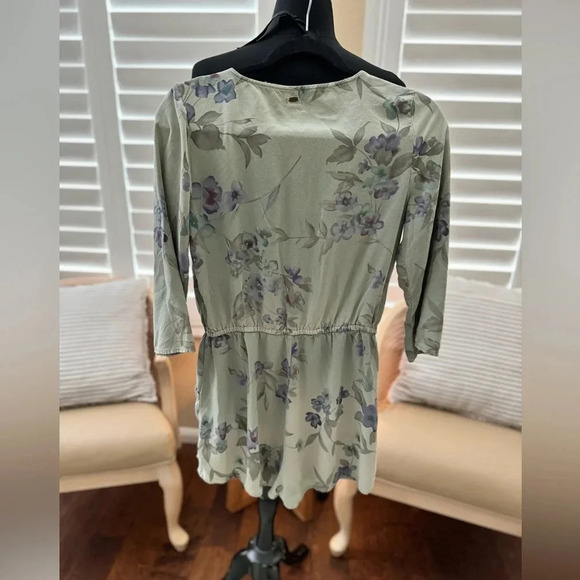 O’Neill | Dainty Green Ruffled Floral Wrap Romper - Size M - Picture 3 of 5